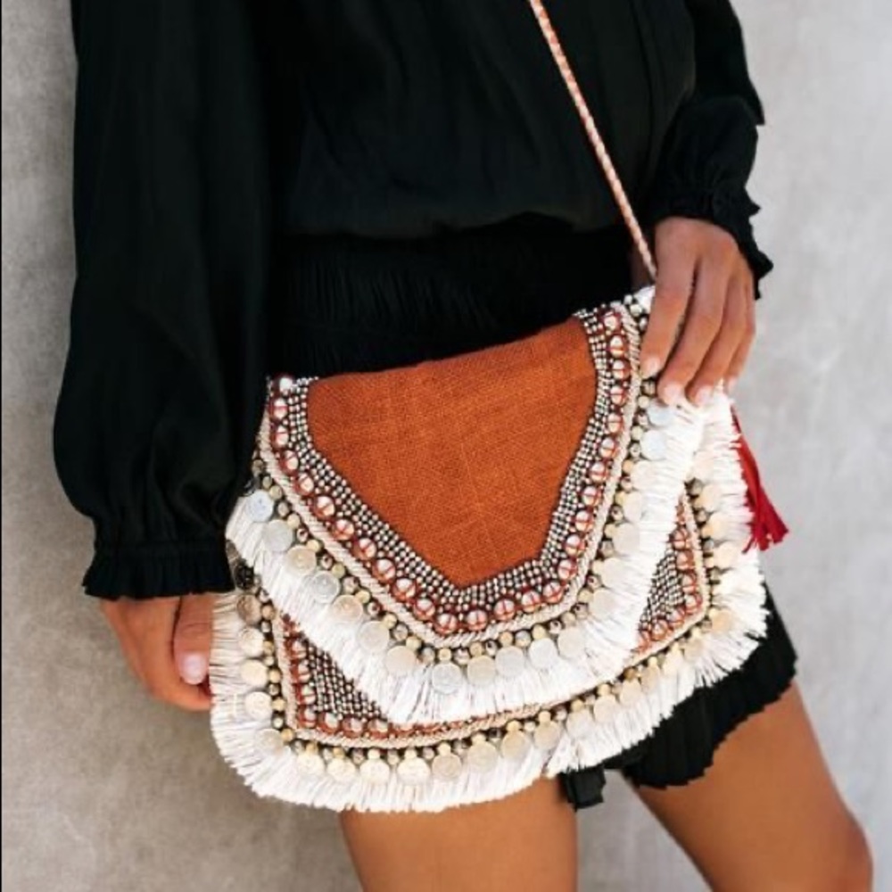 Vici Shashi Leela Clutch - Coral